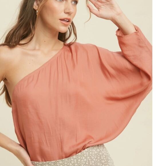 One Shoulder Top Medium - Picture 2 of 5